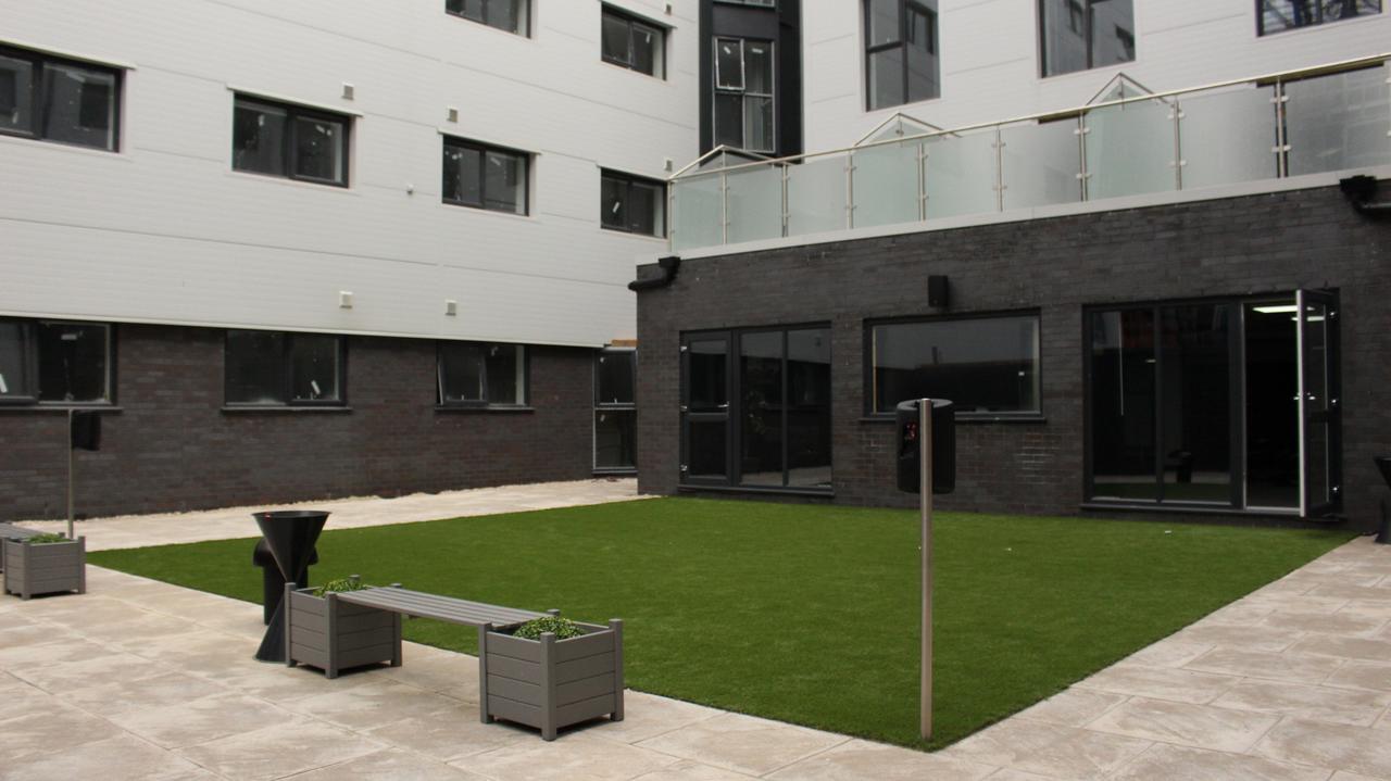 Peace Apartments - Luton Zewnętrze zdjęcie